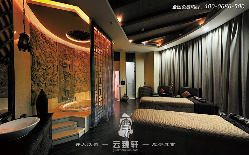 此婭太水療會(huì)所在裝修在風(fēng)格上，選用東南亞自然、淳樸、渾厚的元素，貫穿整個(gè)會(huì)所空間之中
