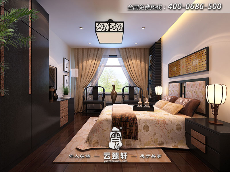小戶型的臥室裝修的很有古典韻味，中式氣息濃厚